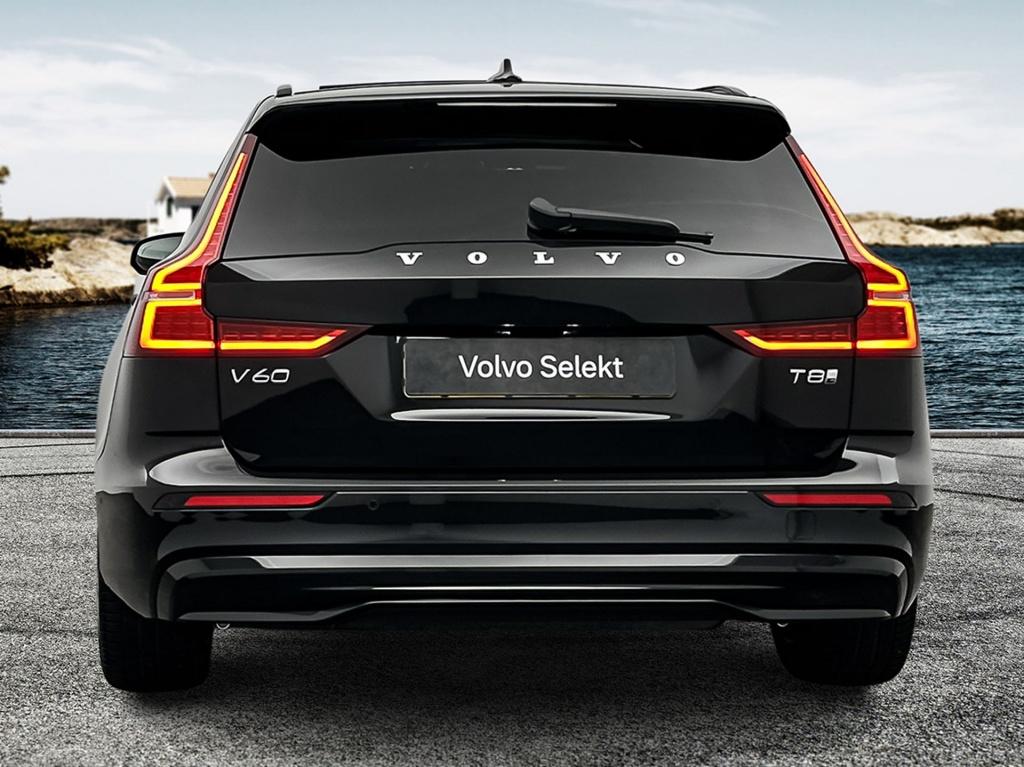 Volvo V60 t8 455pk recharge plus dark| pano| trekhaak| 360camera|