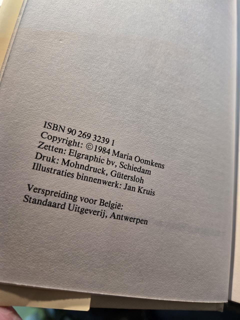 3 boeken van de Nederlandse schrijfster Maria Oomkens,