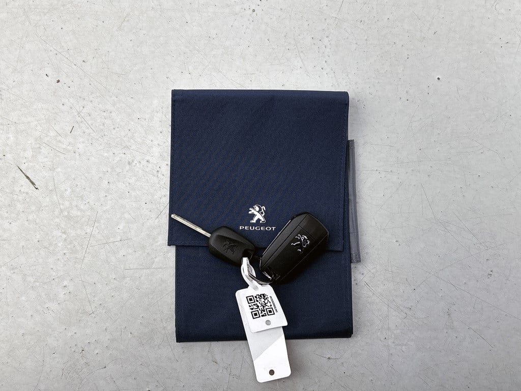 Peugeot 2008 130 pk automaat active pack | camera | parkeersensoren | apple