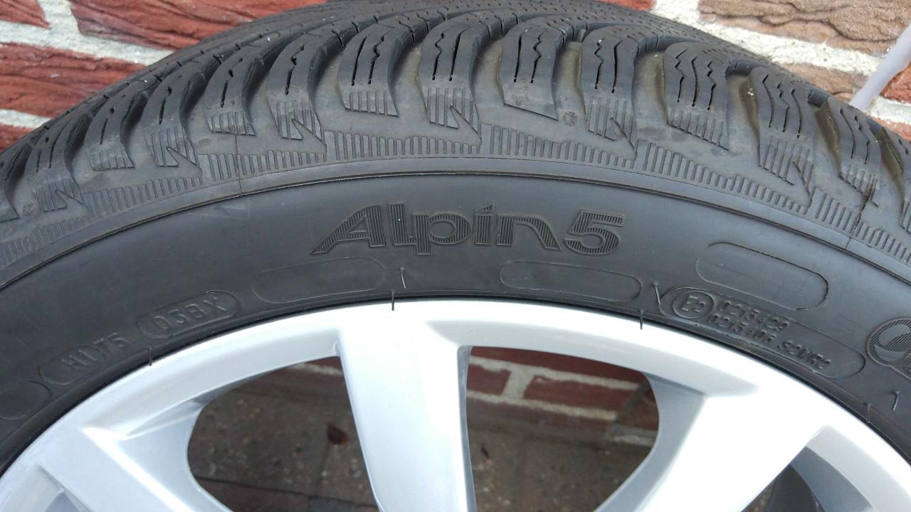 VW Golf Winterbanden + Dijon Velgen 17 inch Orgineel Top Staat