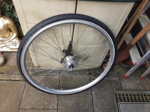 28. Inch shimano nexus voorwiel, naafdynamo, rollerbrake rem