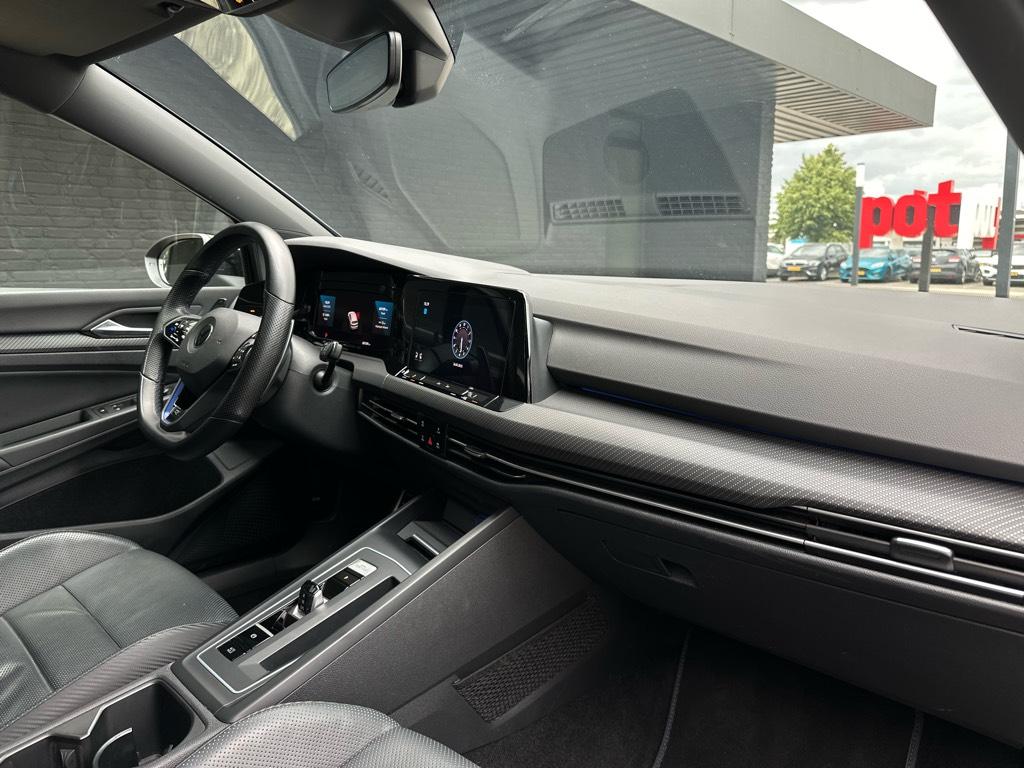 Volkswagen Golf 2.0 tsi r 4motion // panoramadak // akrapovic