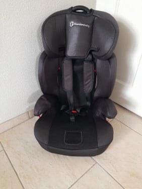 Titaniumbaby autostoel  9 / 36 kg (in goede staat )