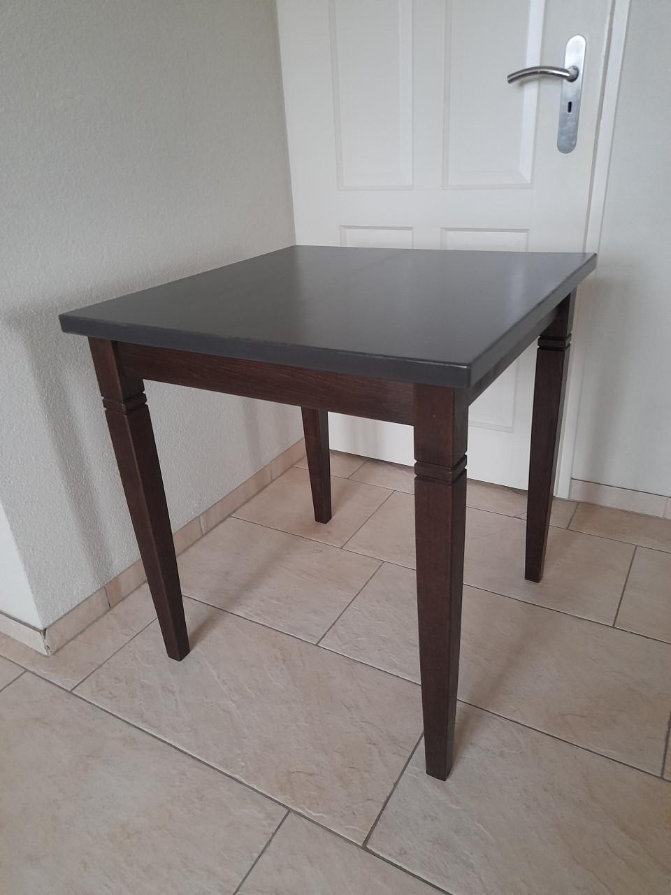 Massief houten tafel 70 x 70 x 75H (in goede staat )