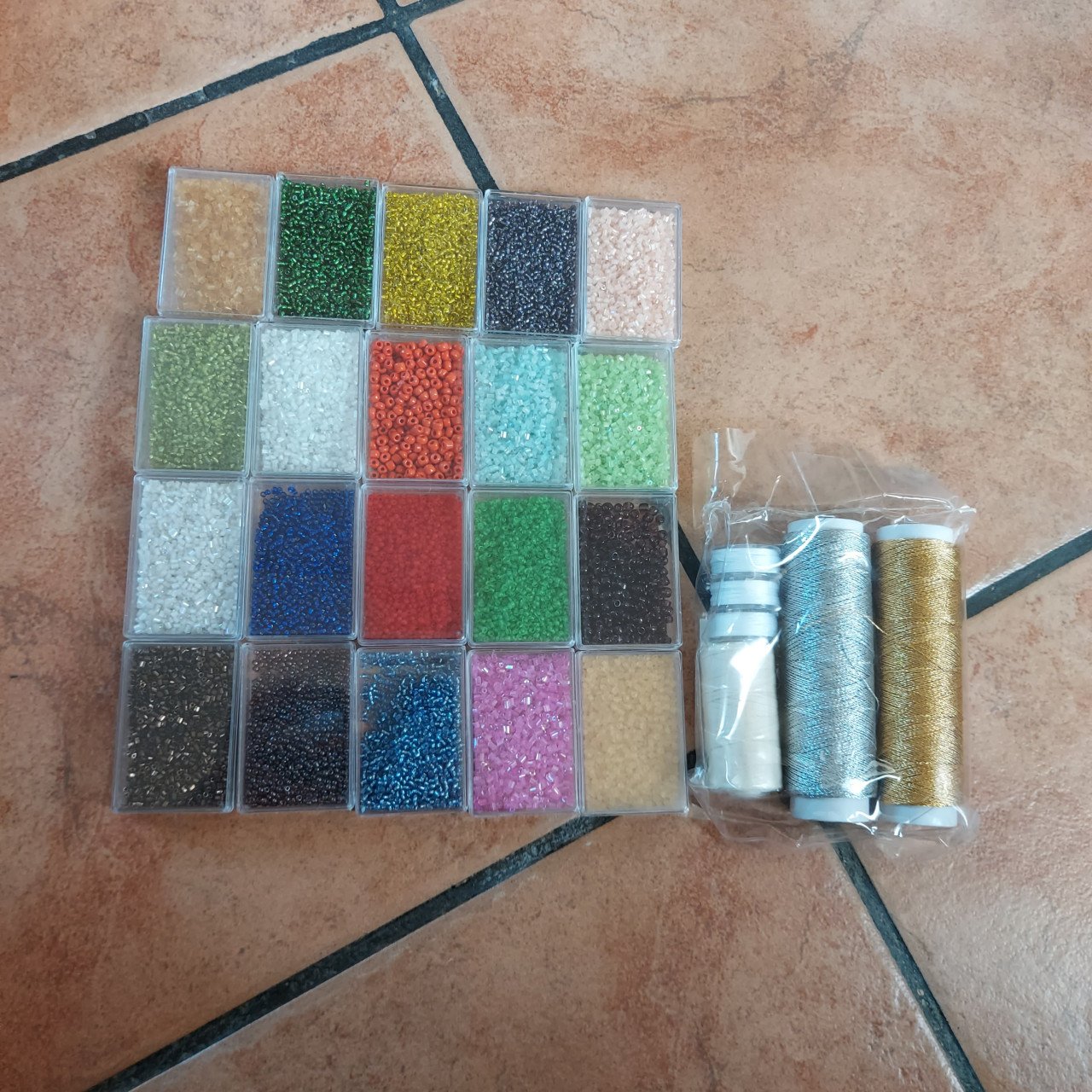 Grote nieuwe set kralen.