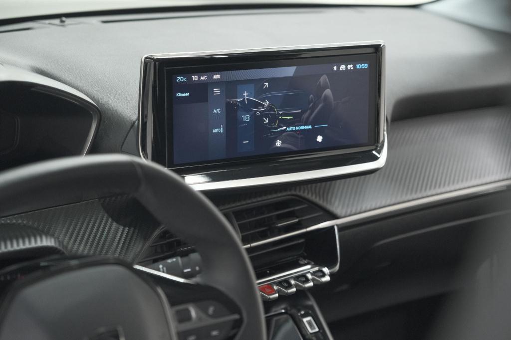 Peugeot 208 puretech 100 allure | parkeersensoren | navigatie | apple carpl