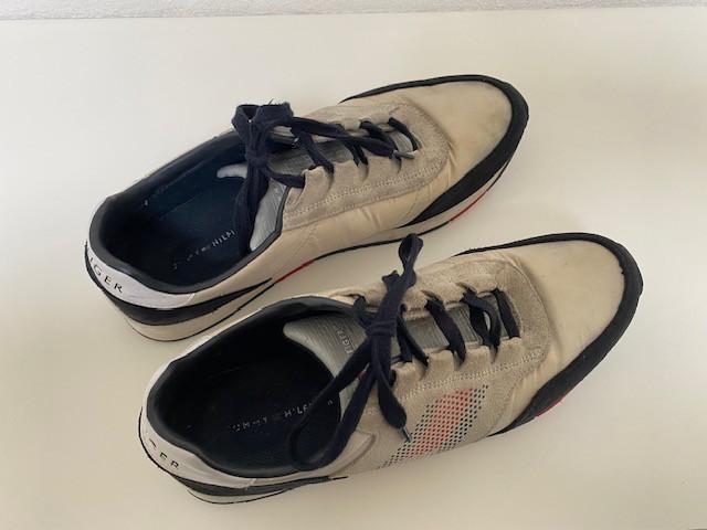 Als nieuw nog Tommy Hilfiger sneakers 44 onbeschadigd (koopje) 25 euro vast