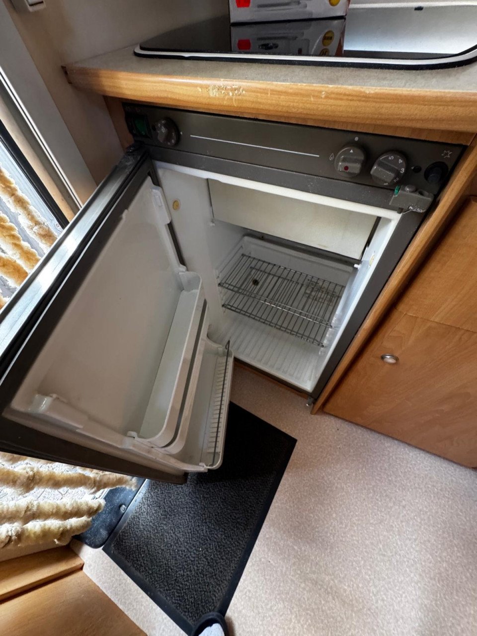 Caravelair Solariria 2005 met voortent , vast bed en boiler