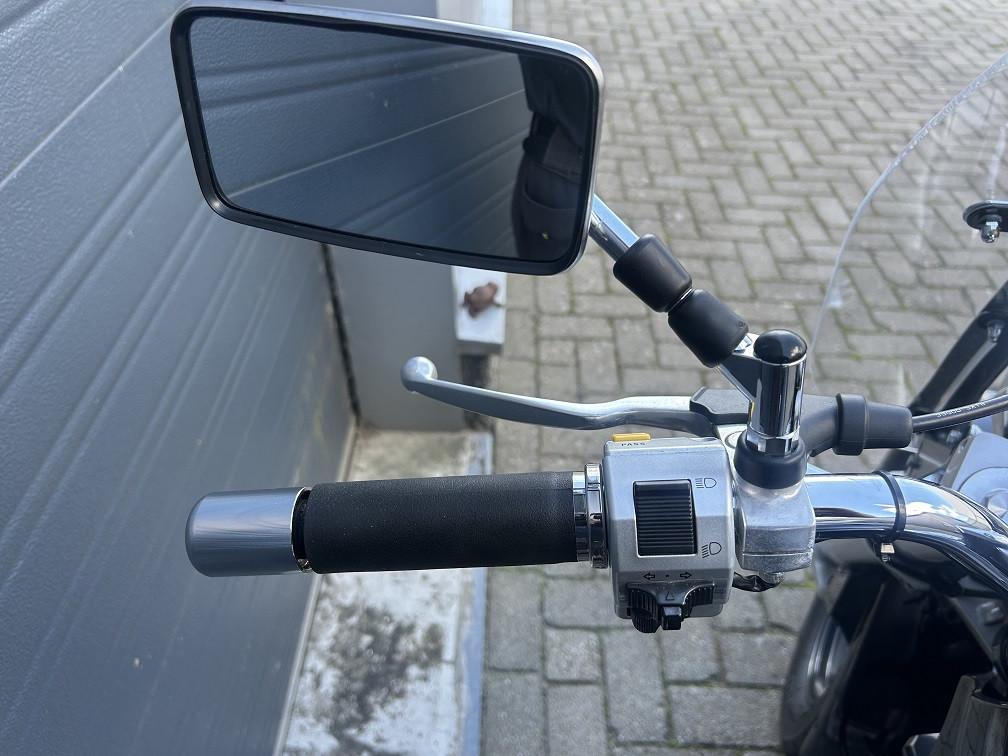 Suzuki M800 Intruder uit 2005 met 23dkm, windscherm/valbeugel etc €4500,-