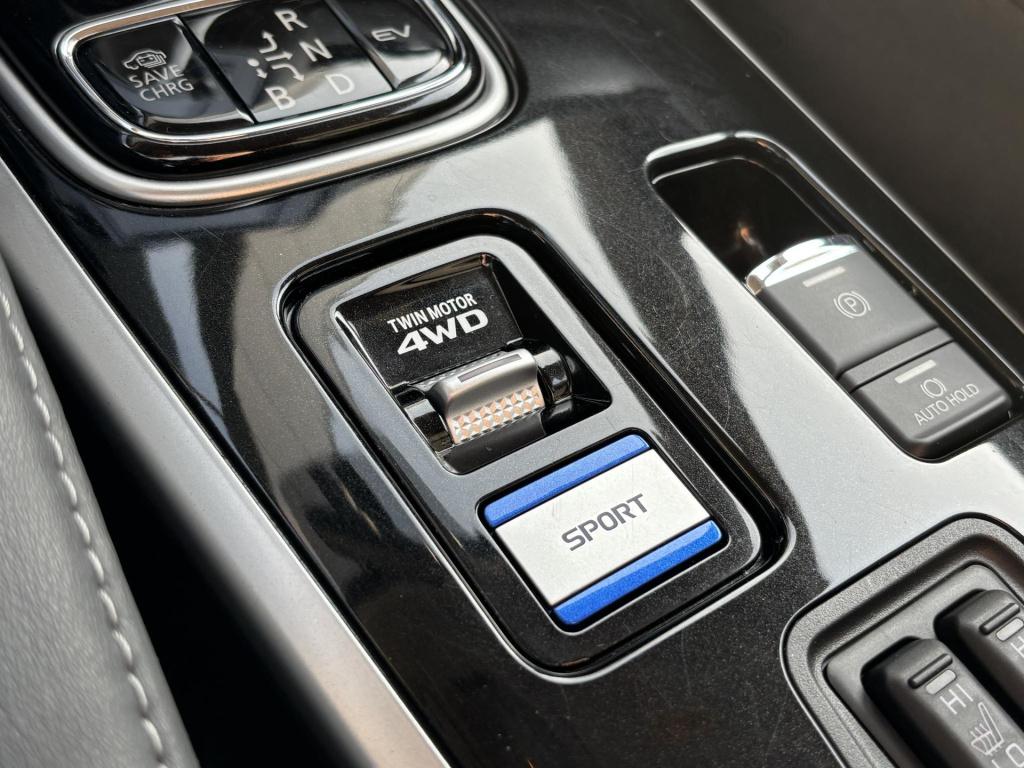 Mitsubishi Outlander 2.4 phev intense+ incl. trekhaak!