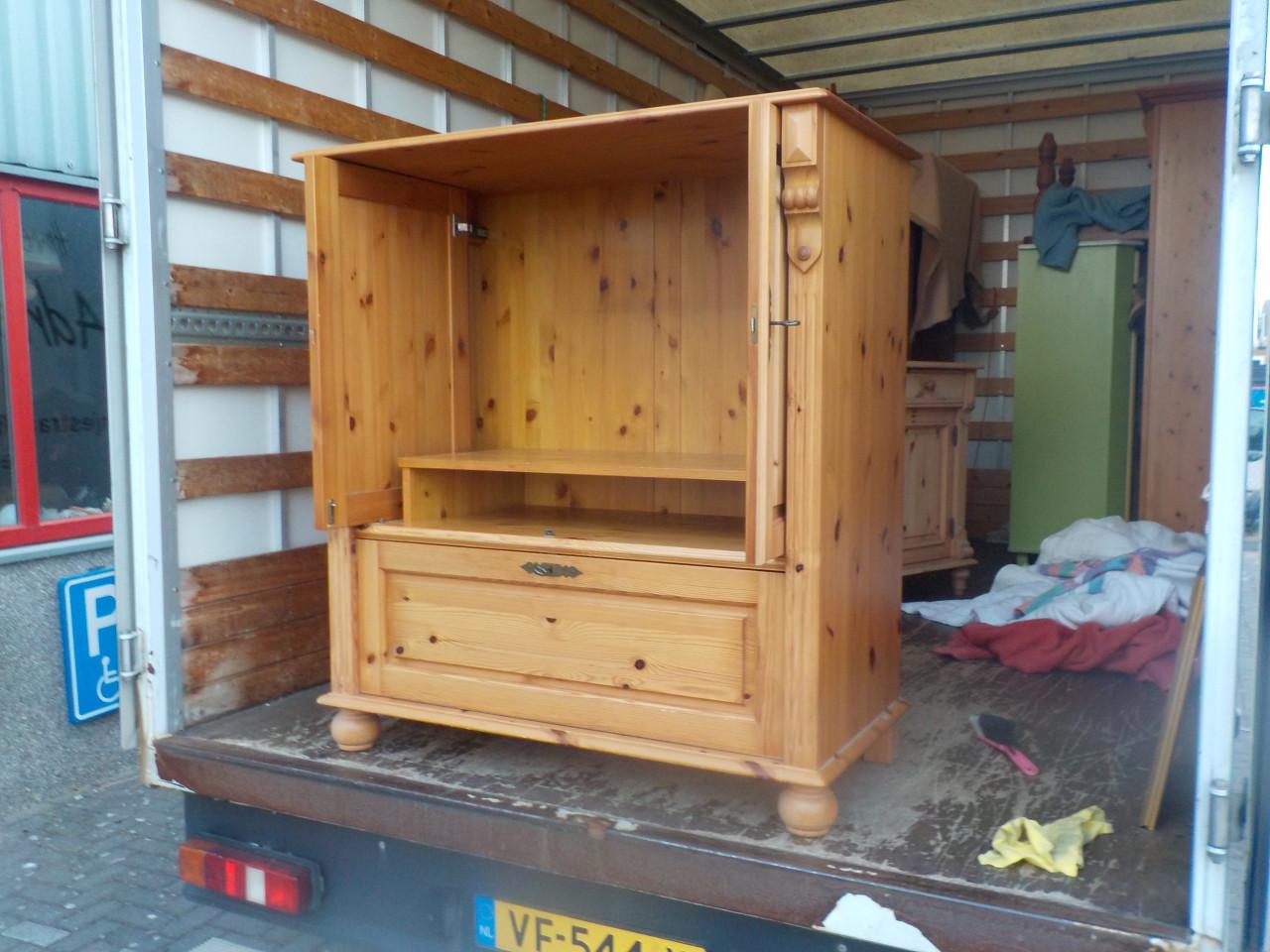 Geheel massief grenen tv meubel merk COTTAGE in zeer goede staat koopje