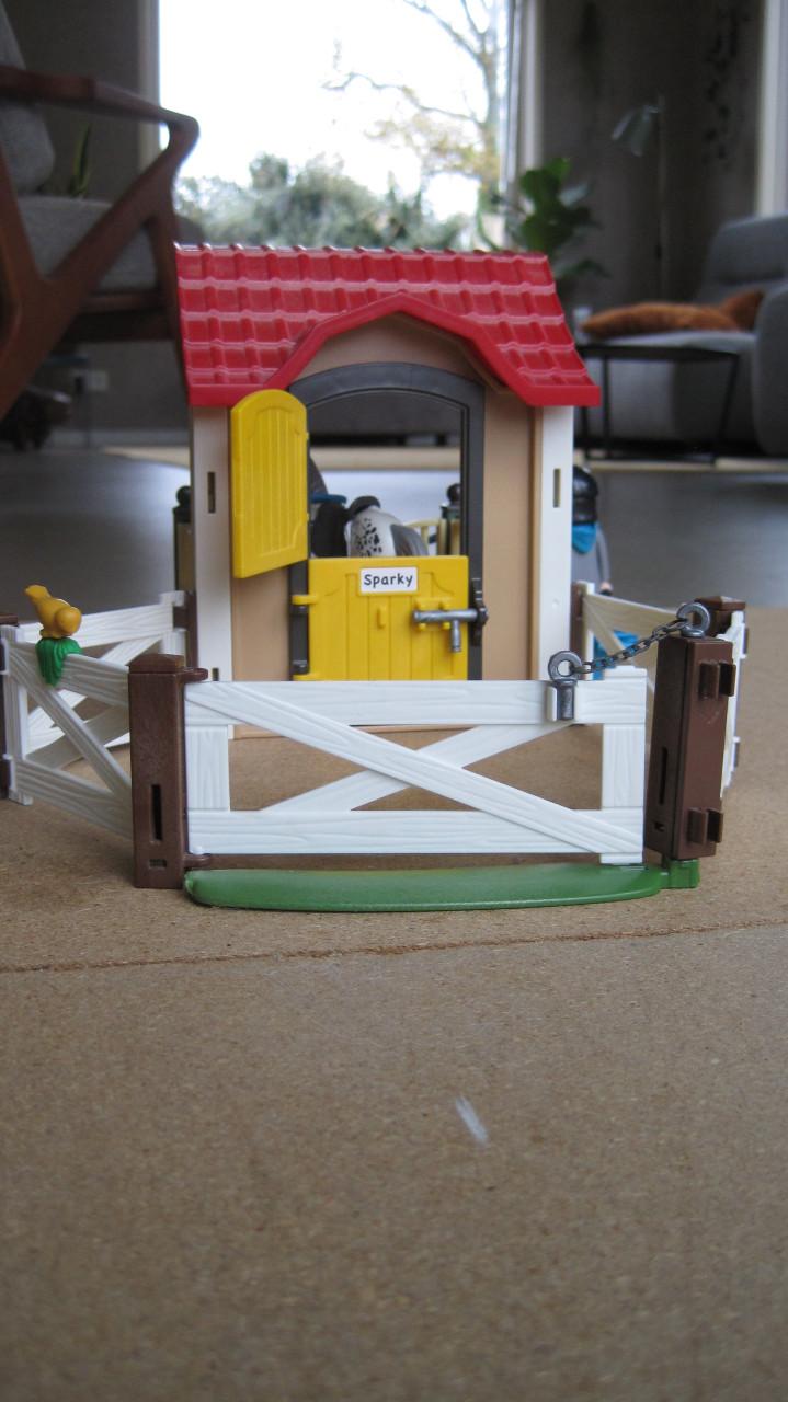 Paard Sparky met stal en toebehoren Playmobil (nr 6935)