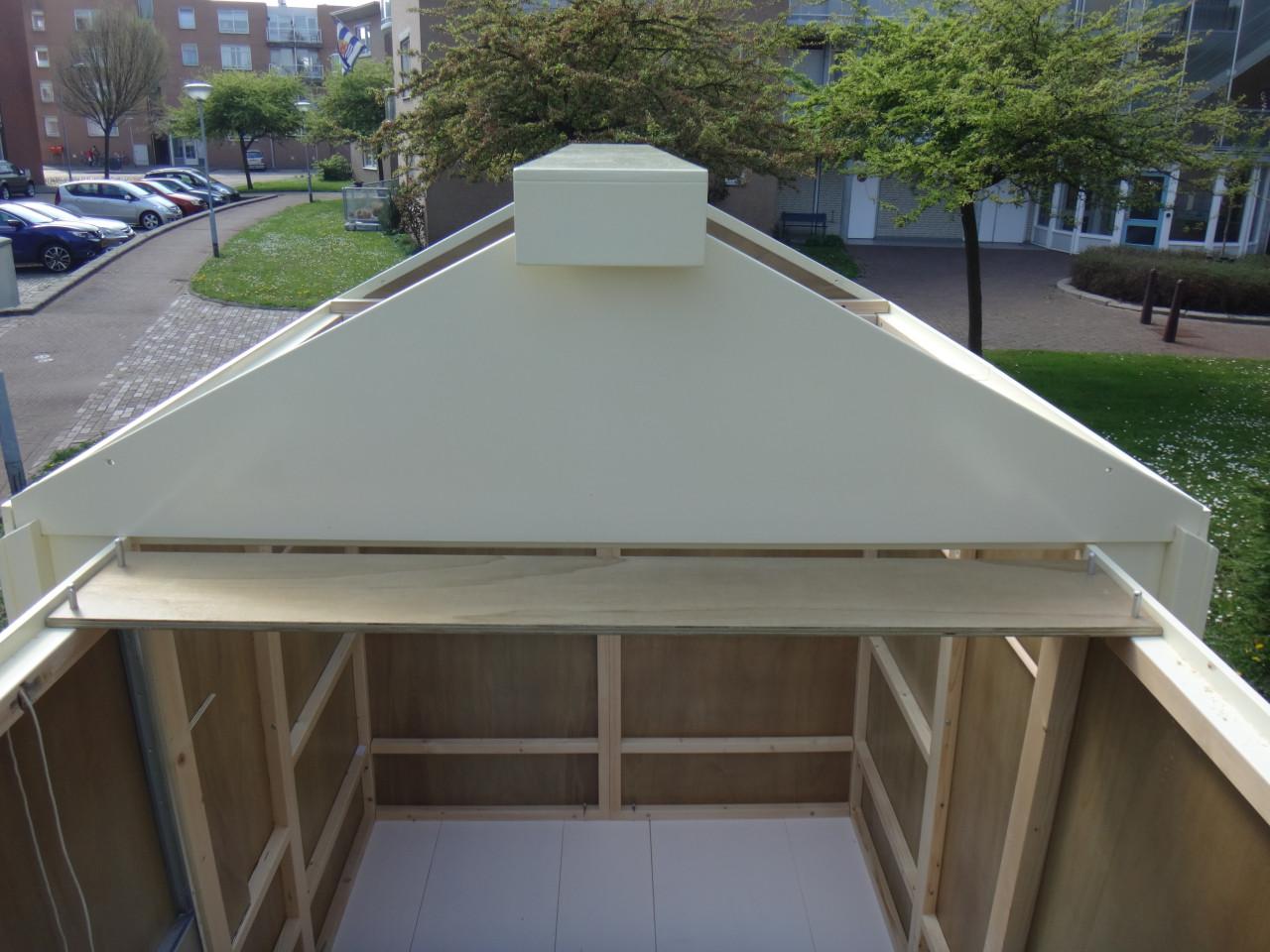 Uniek design strandhuisje met plaats te koop op het Zuidstrand Walcheren.