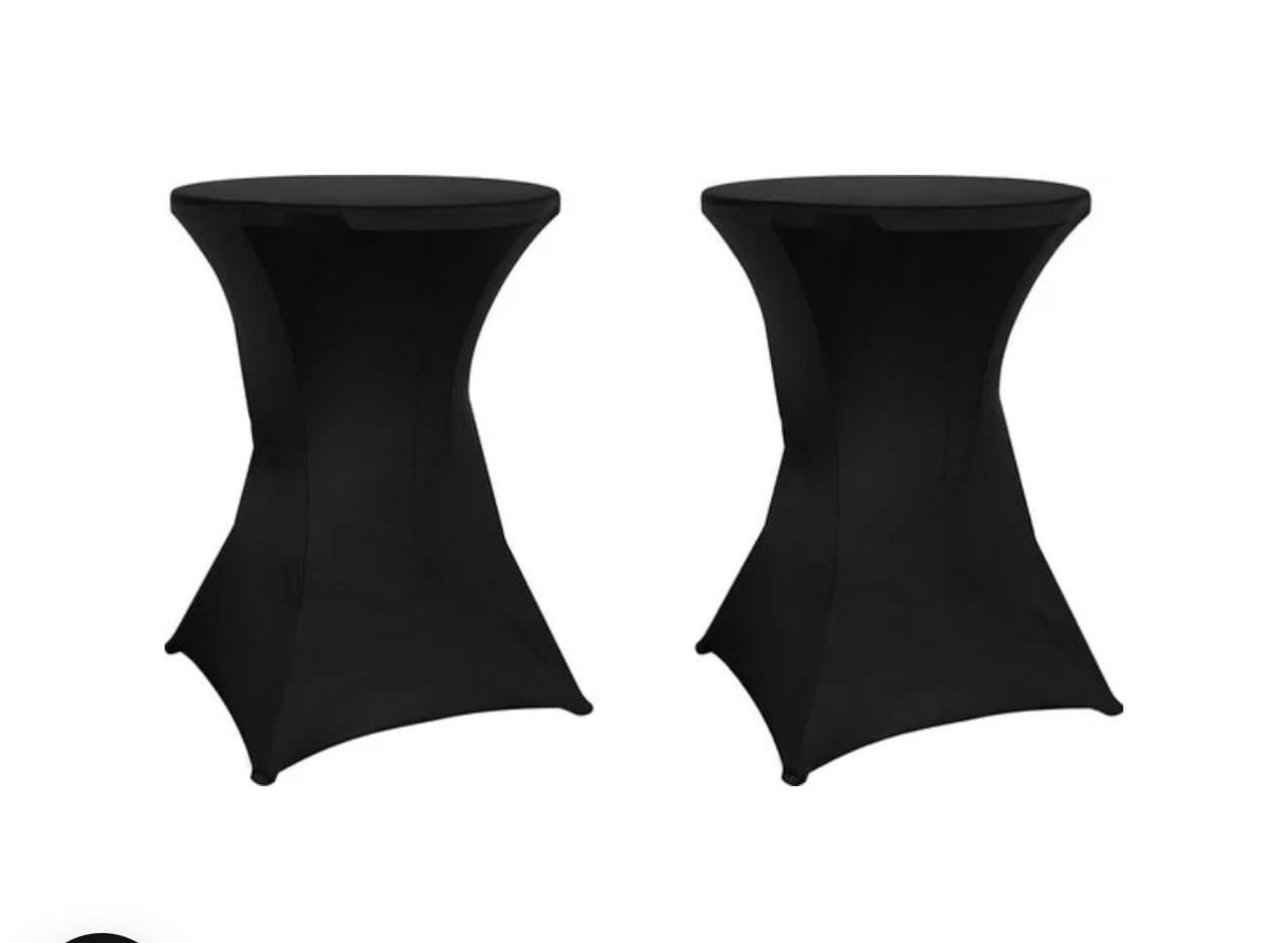 Te huur sta tafels zwart met zwarte rokken 10x