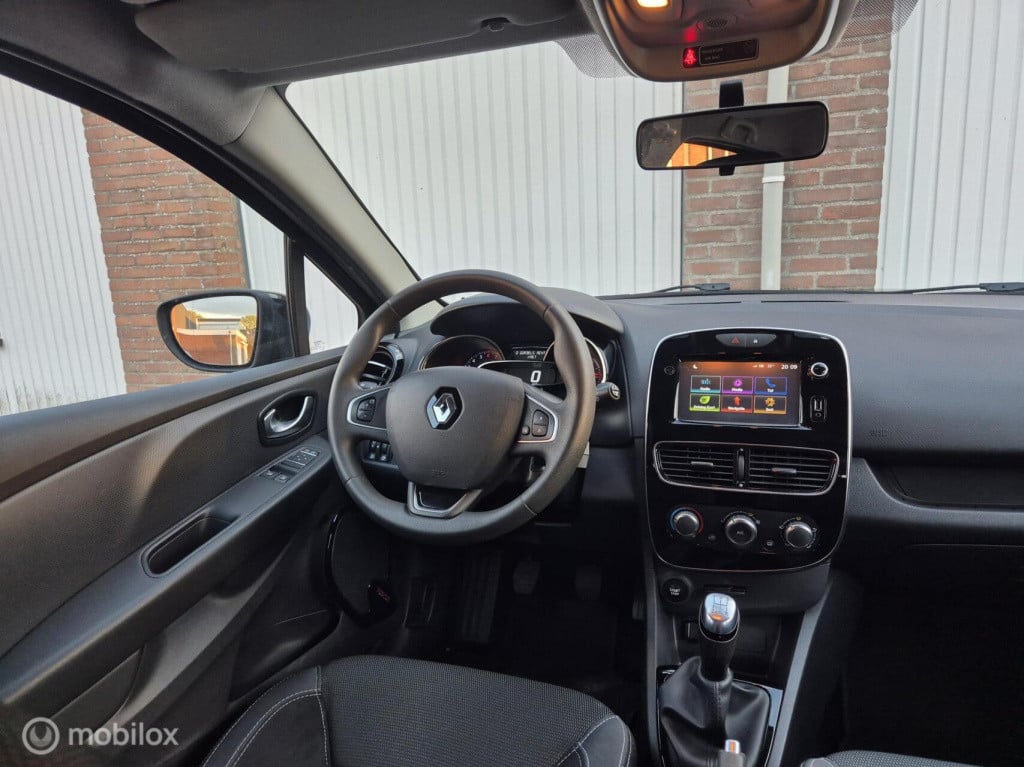 Renault Clio 0.9 tce zen / 1e eigenaar / dealeronderhouden / trekhaak / air