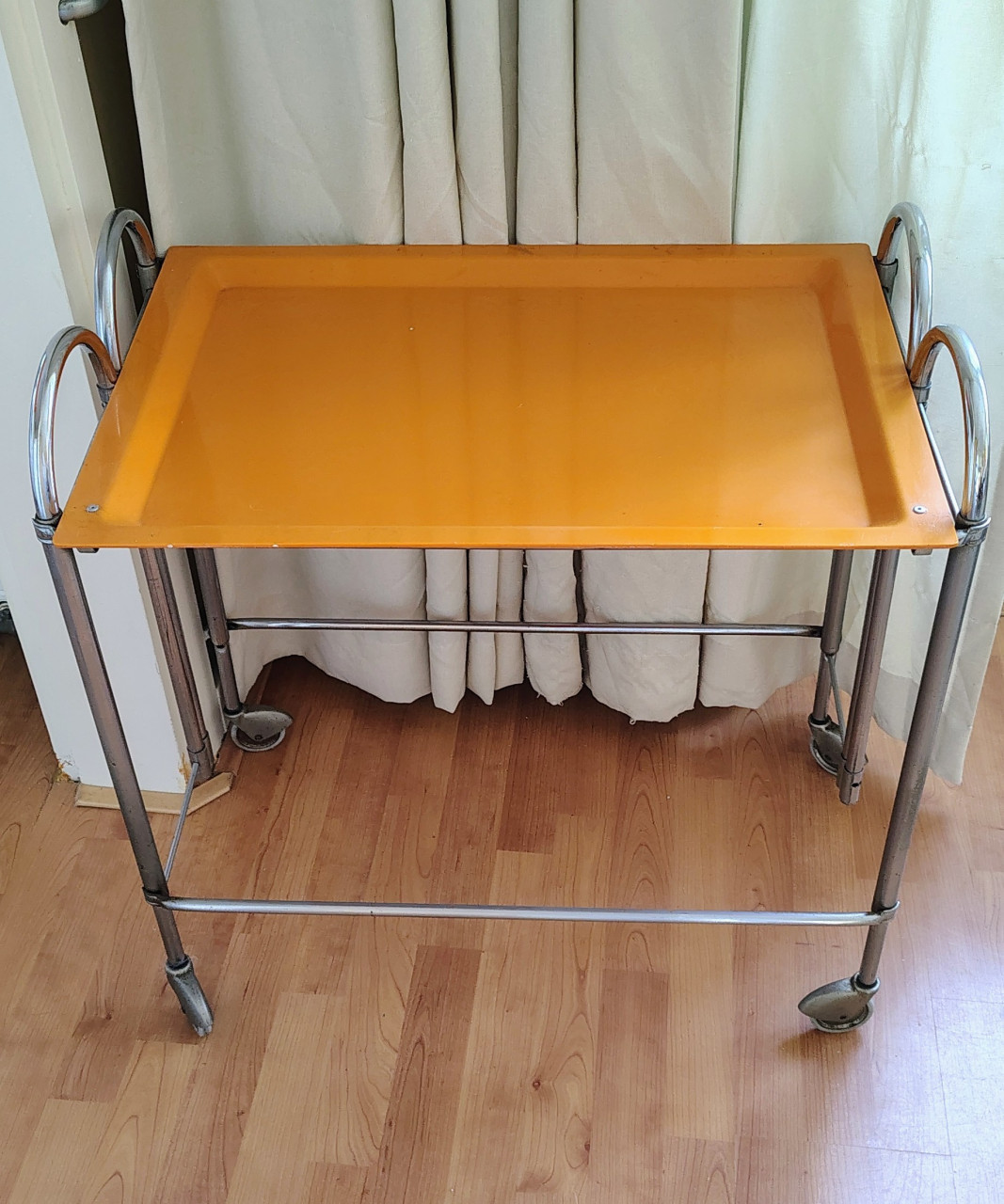 Retro serveerwagen