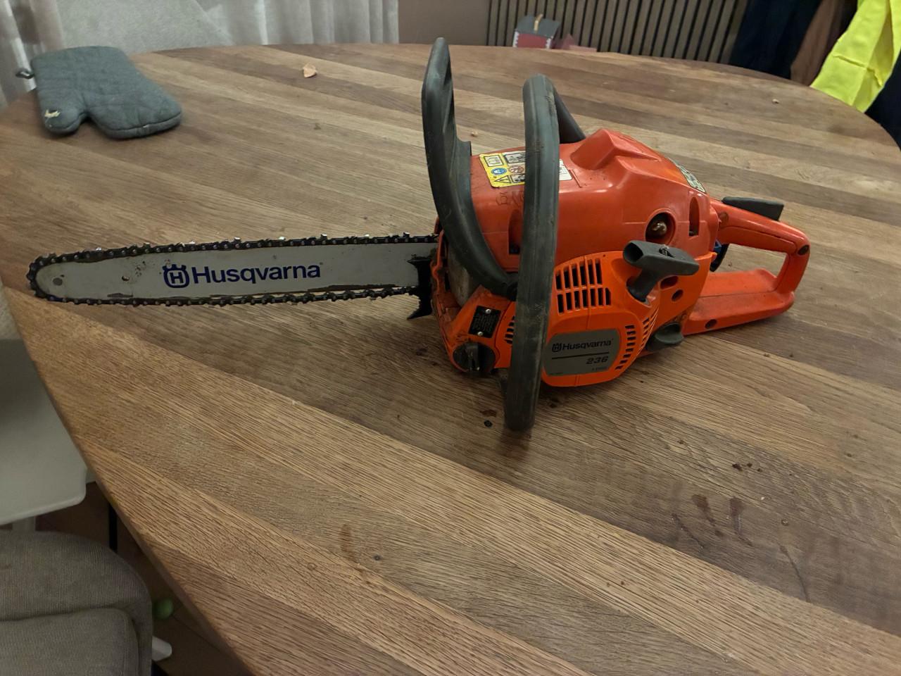 Husqvarna 236 kettingzaag met nieuwe ketting