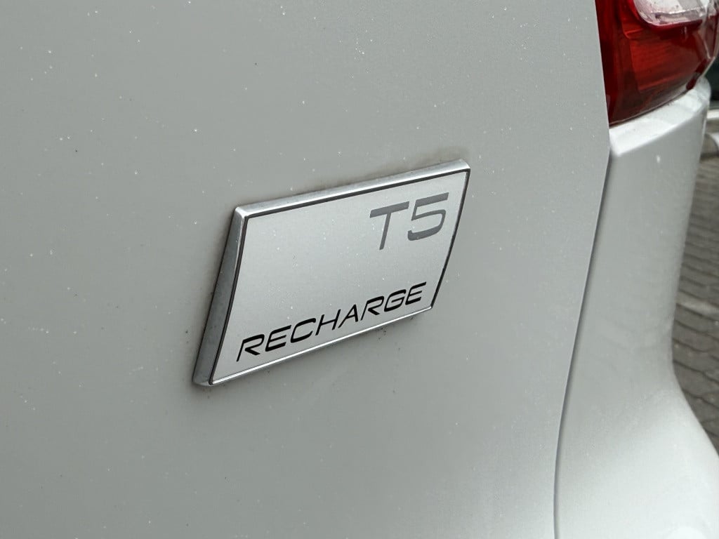 Volvo XC40 t5 262pk recharge business pro| navi| keyless| led| getint glas|