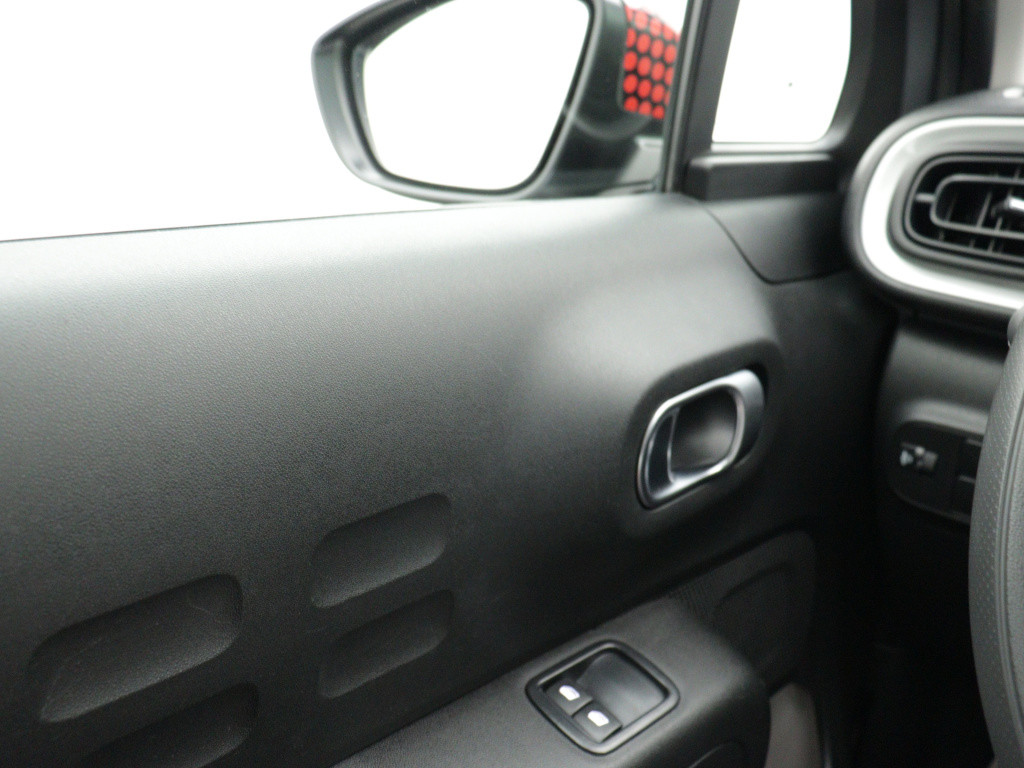 Citroen C3 82pk feel | rijklaar | parkeersenosen achter |