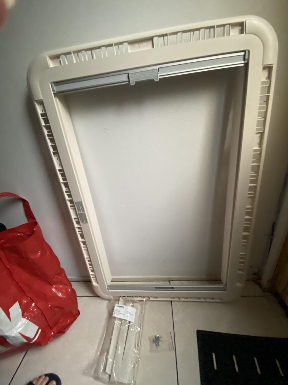 Dometic Onderkader dakluik 90x 60cm
