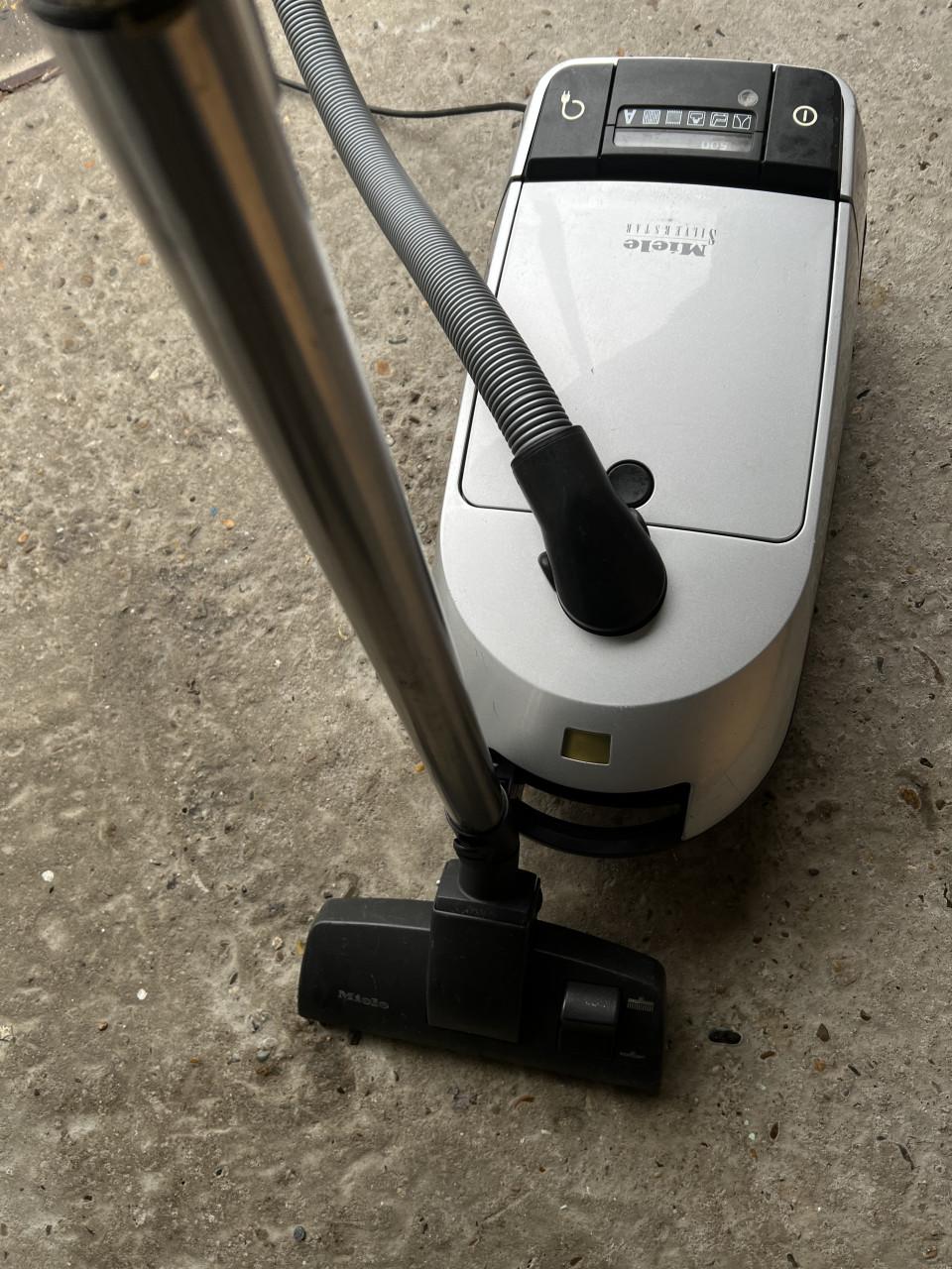 Miele Stofzuiger 1400w met extra zakken