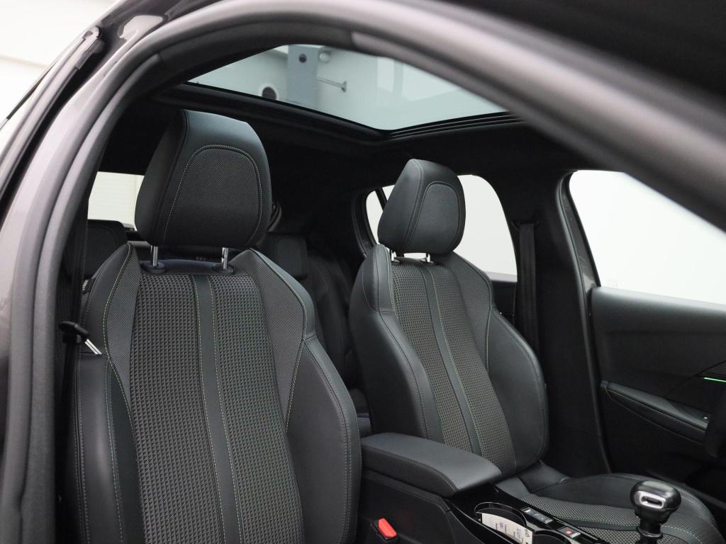 Peugeot 208 1.2 puretech 100 gt line | panoramadak | half-leder | navigatie