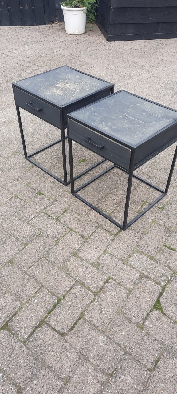 Bijzettafeltjes