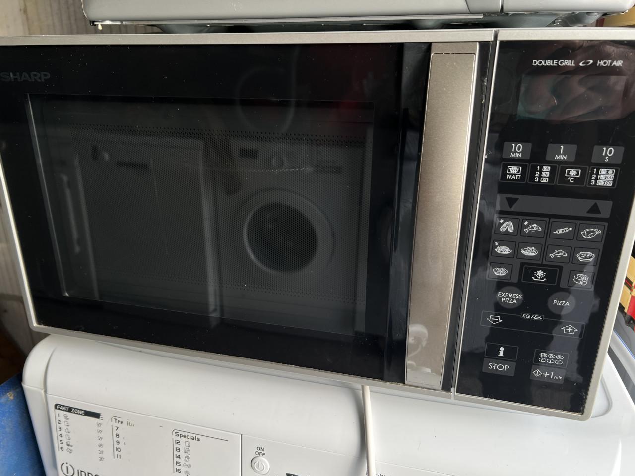 Sharp 4 in 1 combi-magnetron oven 26L R879IN als nieuw