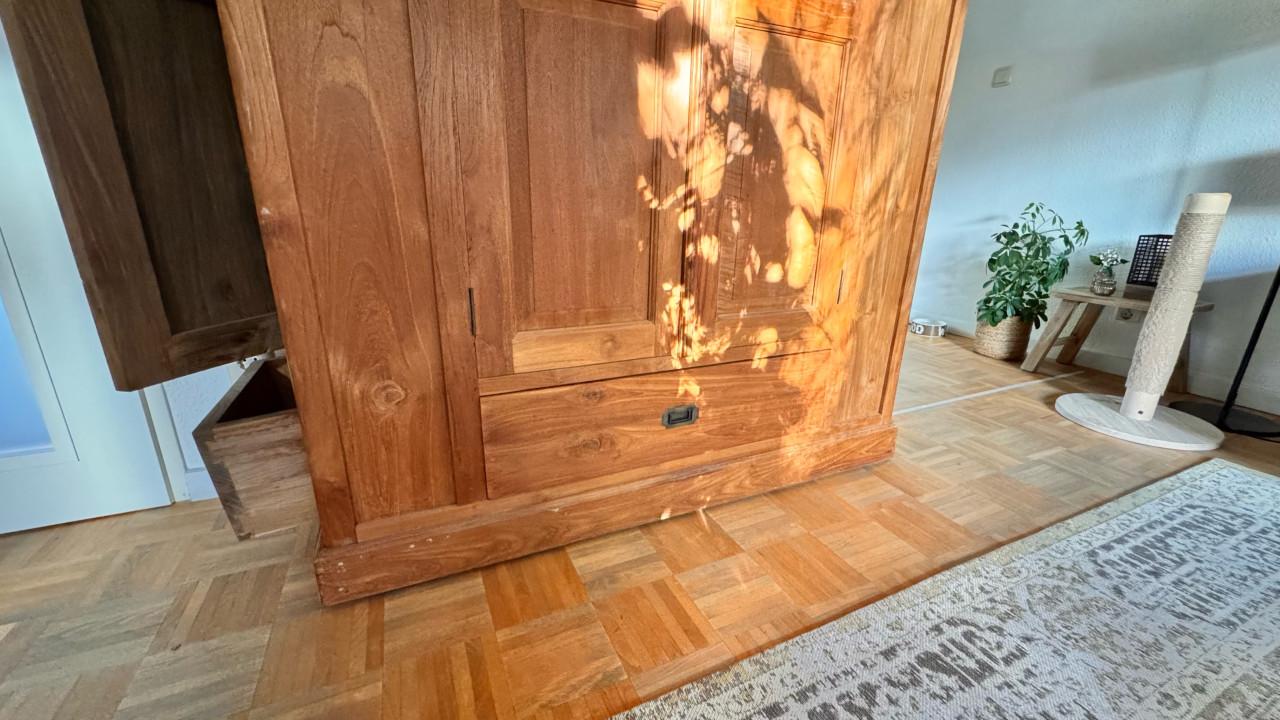 Teakhouten jagerskast