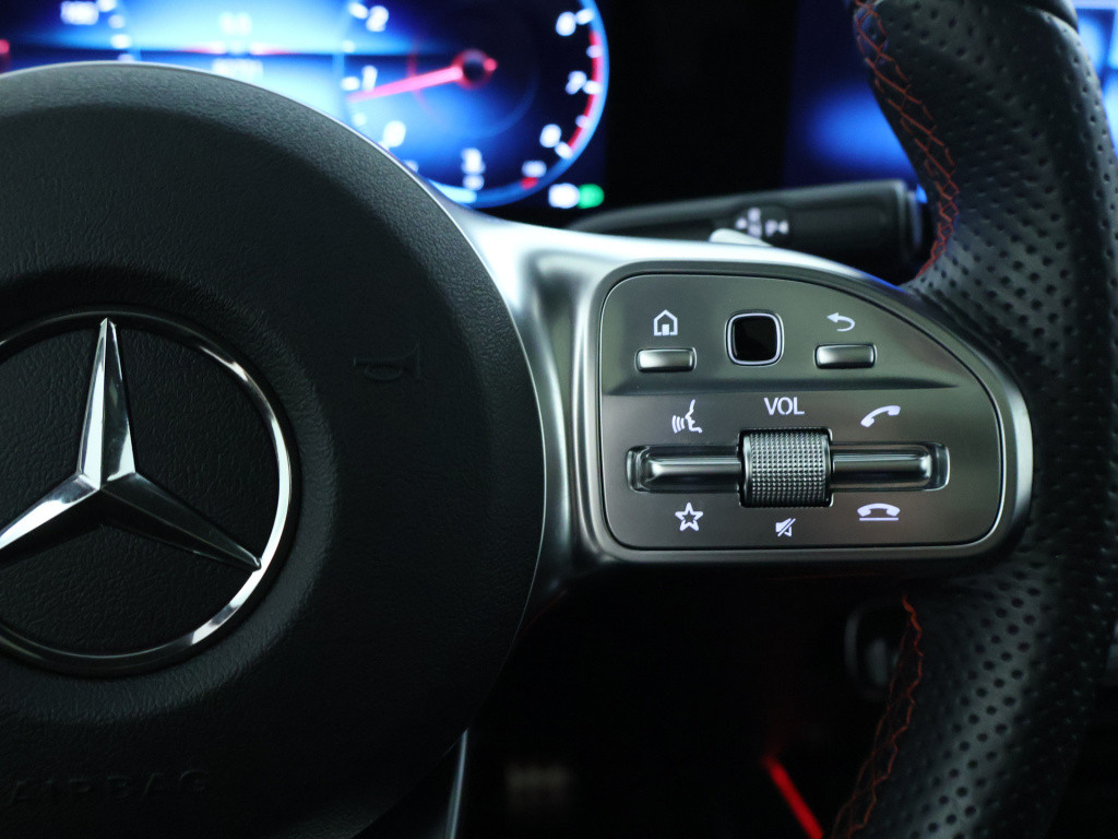 Mercedes-Benz Gla-klasse 180 business solution amg | sfeerverlichting | pan