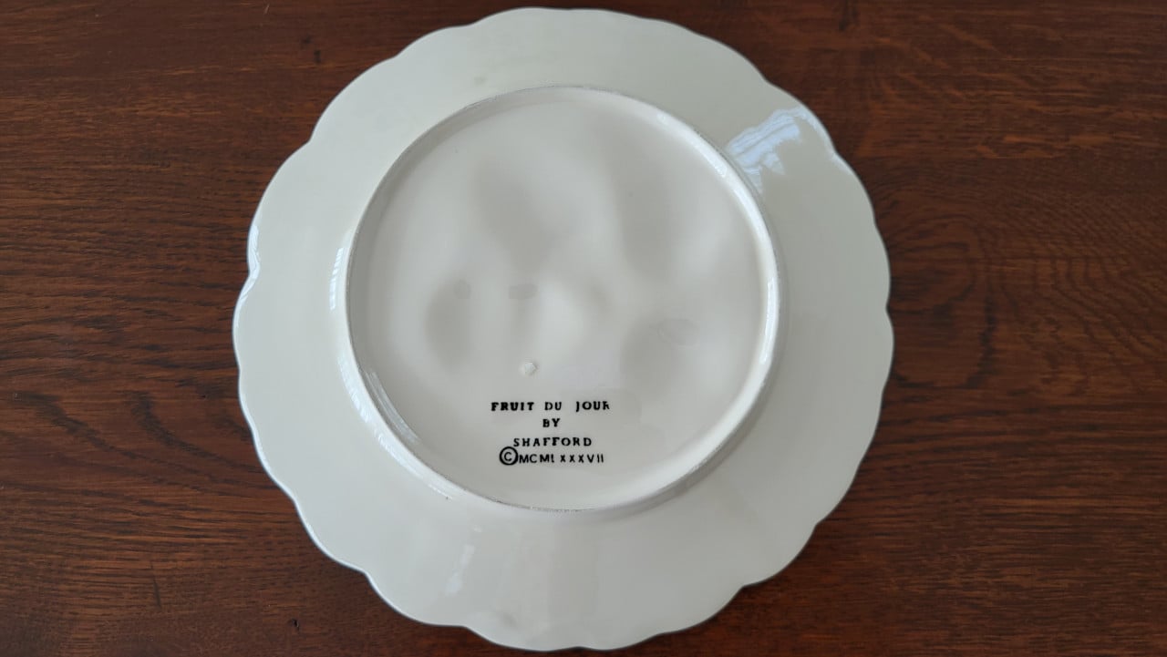 Vintage (1987) barbotine bordje Fruit du Jour by Shafford