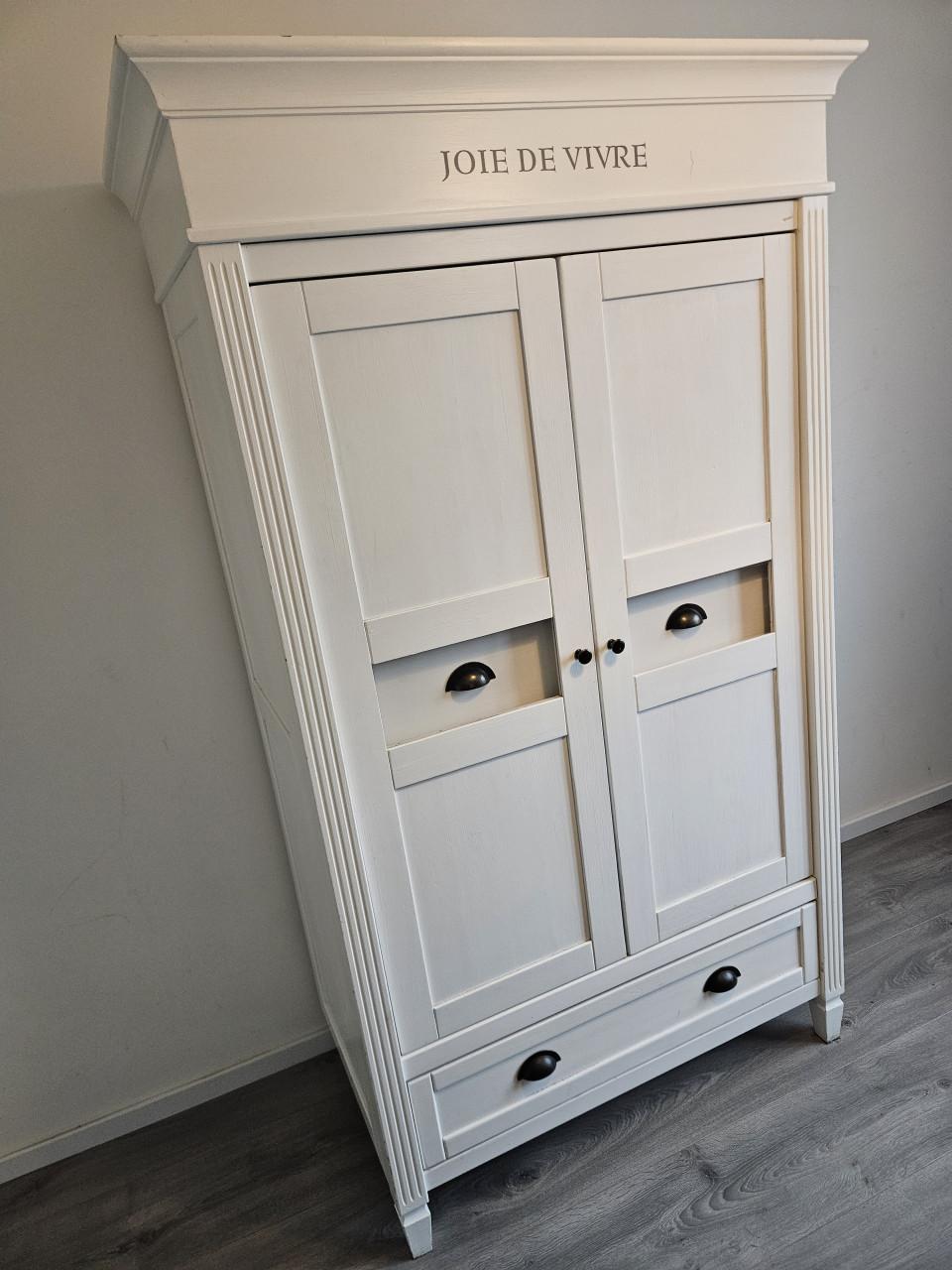 Kledingkast landelijke stijl