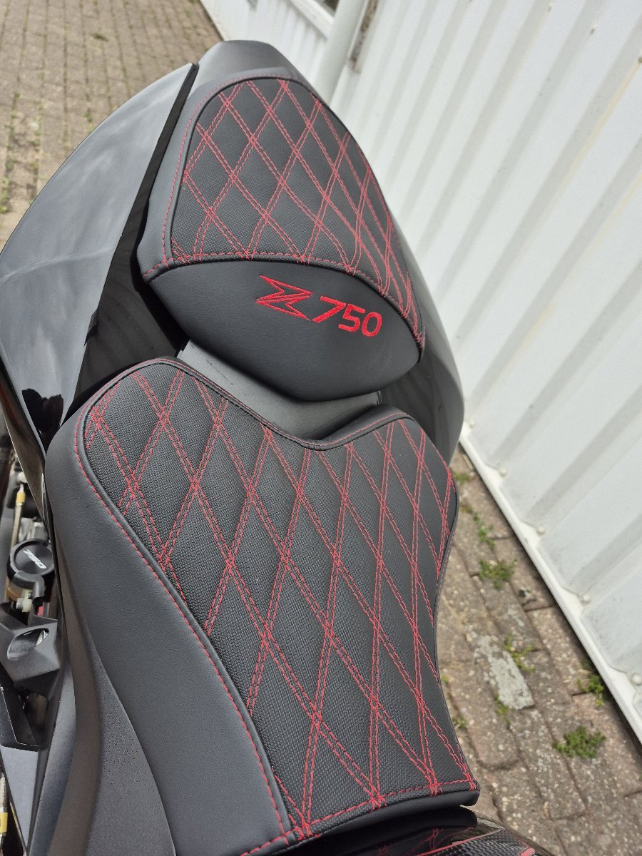 Kawasaki Z750 uit 2009 met veel extra's