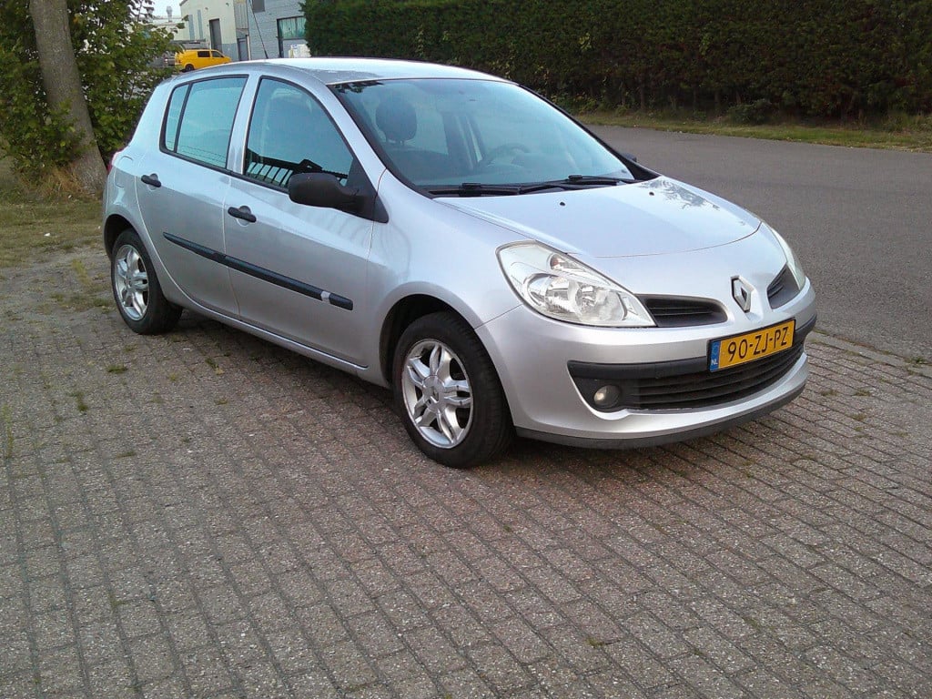 Renault Clio 1.2-16v special line