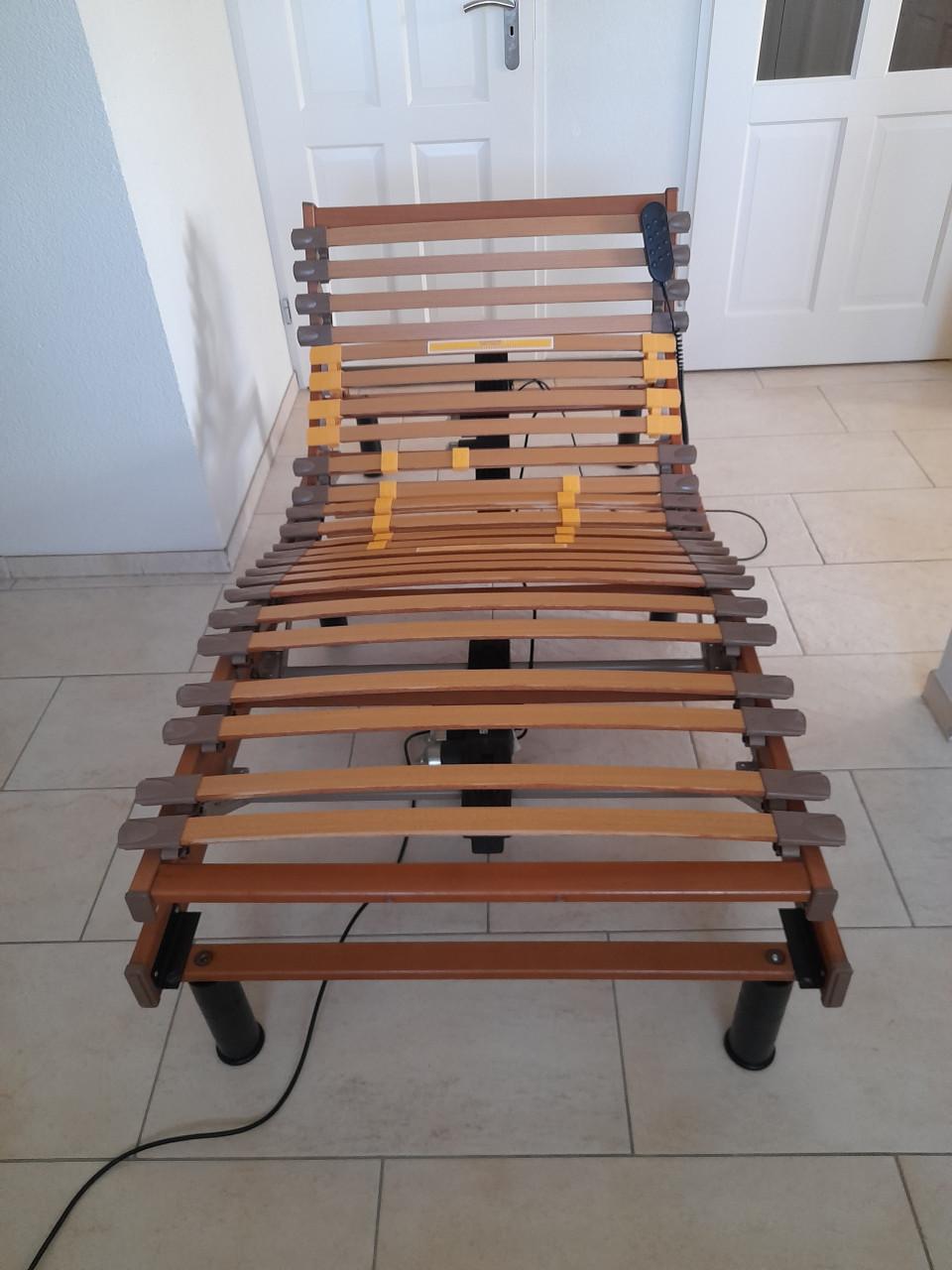 Elektrische lattenbodem op poten 90 x 200 (in goede staat)