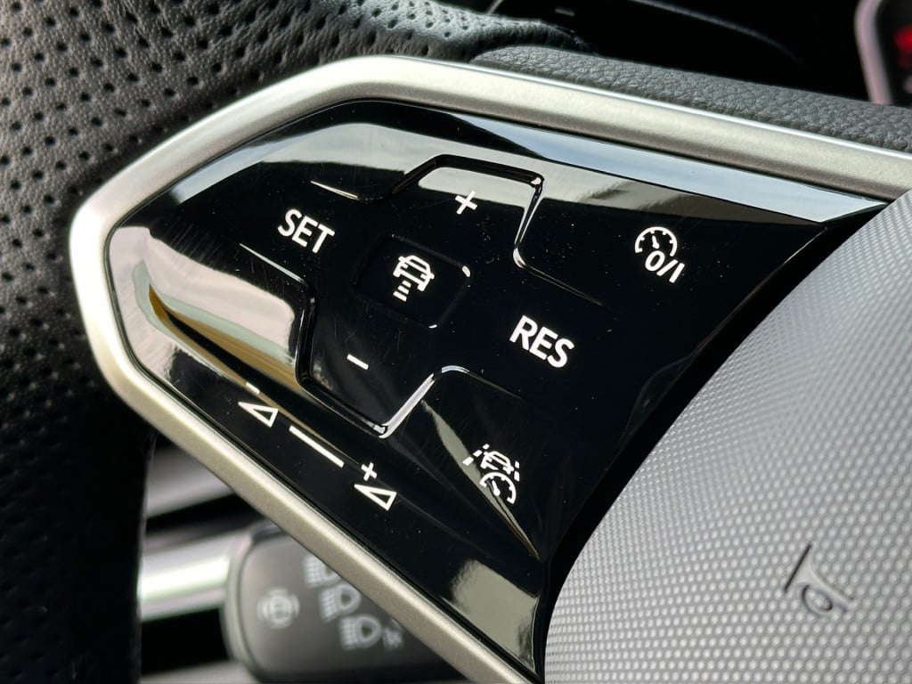 Volkswagen T-roc 1.5 tsi 150pk dsg r-line | camera | carplay | dode hoek | 