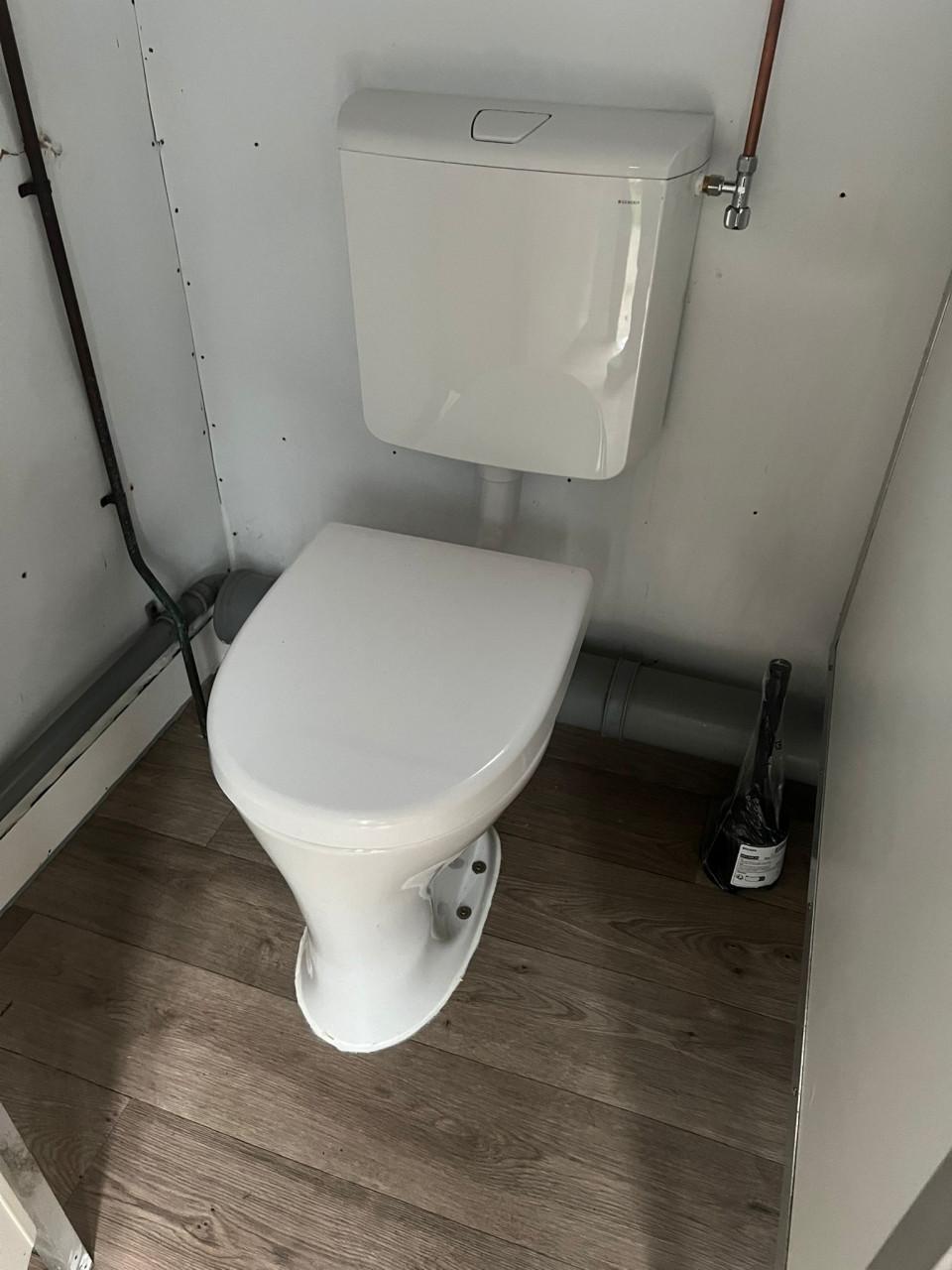 Tehuur toiletwagen