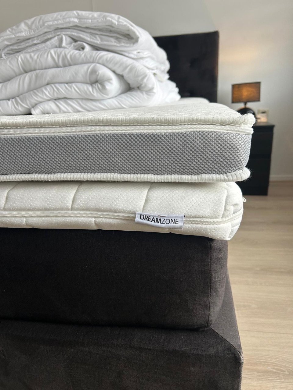 Boxspring incl matrassen, toppers en nachtkastjes
