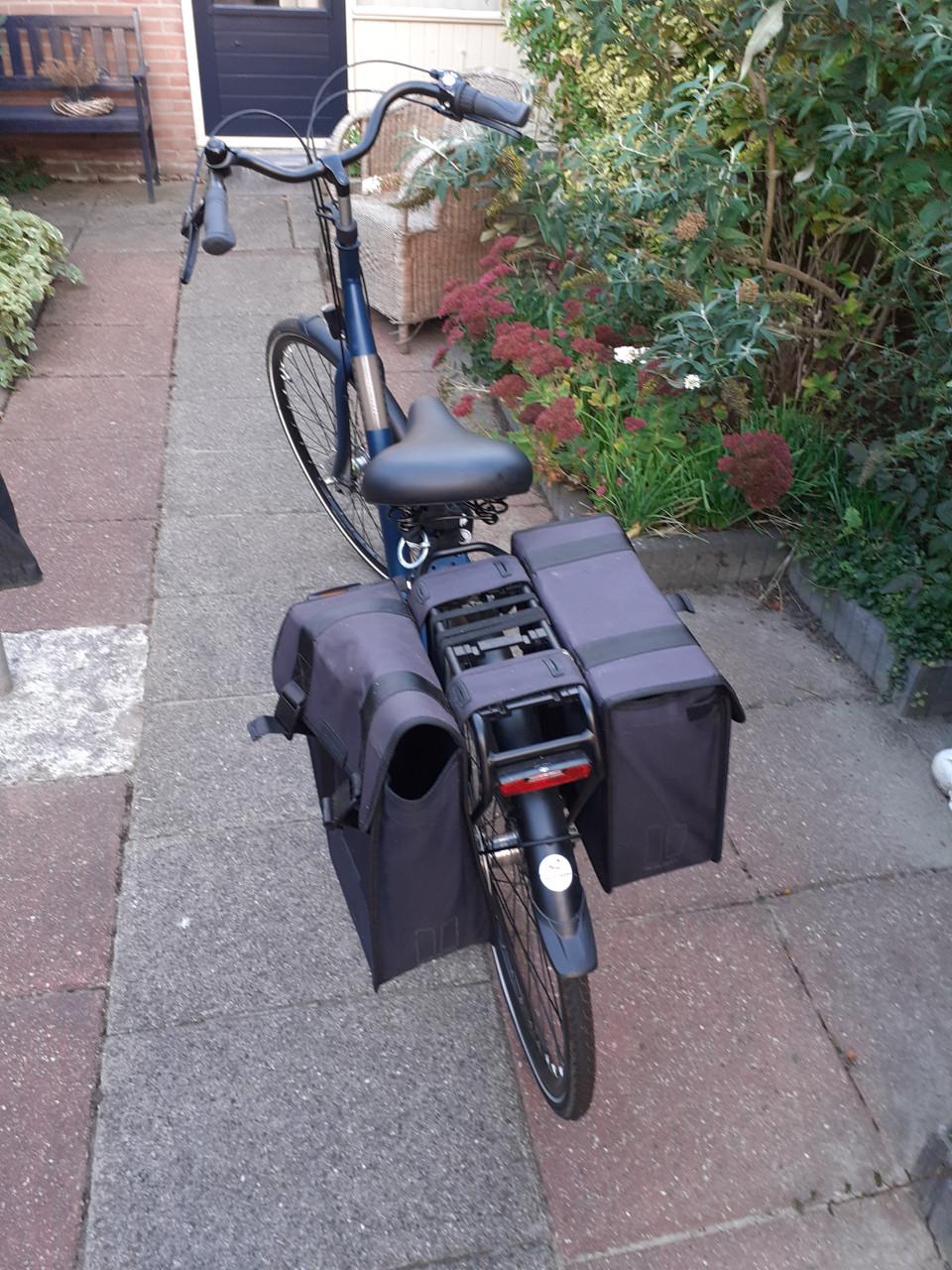 Burgers Lage Instap Splinternieuw  1x op gereden Stadfiets  Kleur Blauw   -