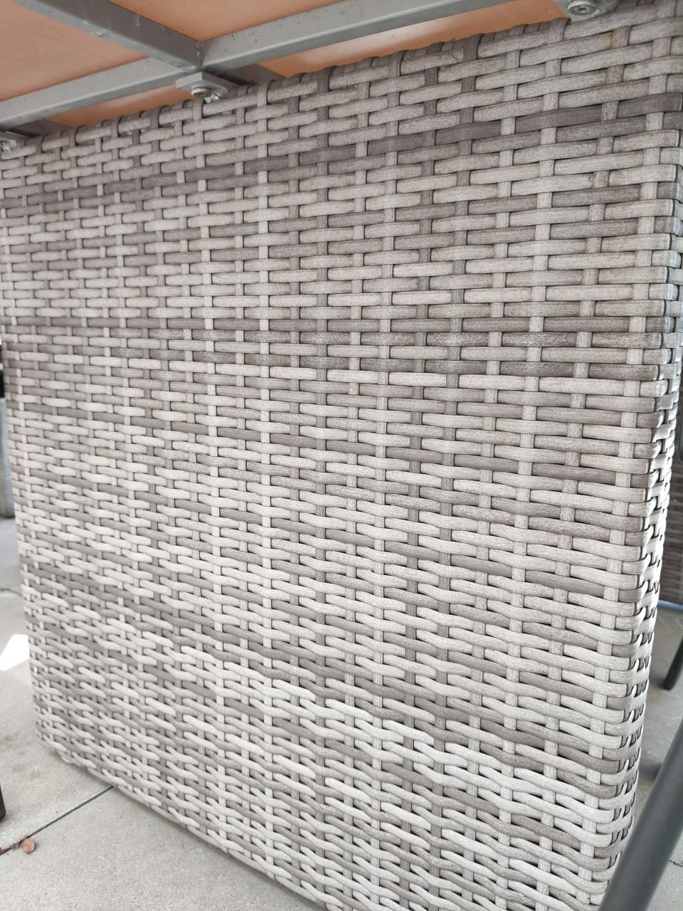 Tuintafel + 5 stapelstoelen