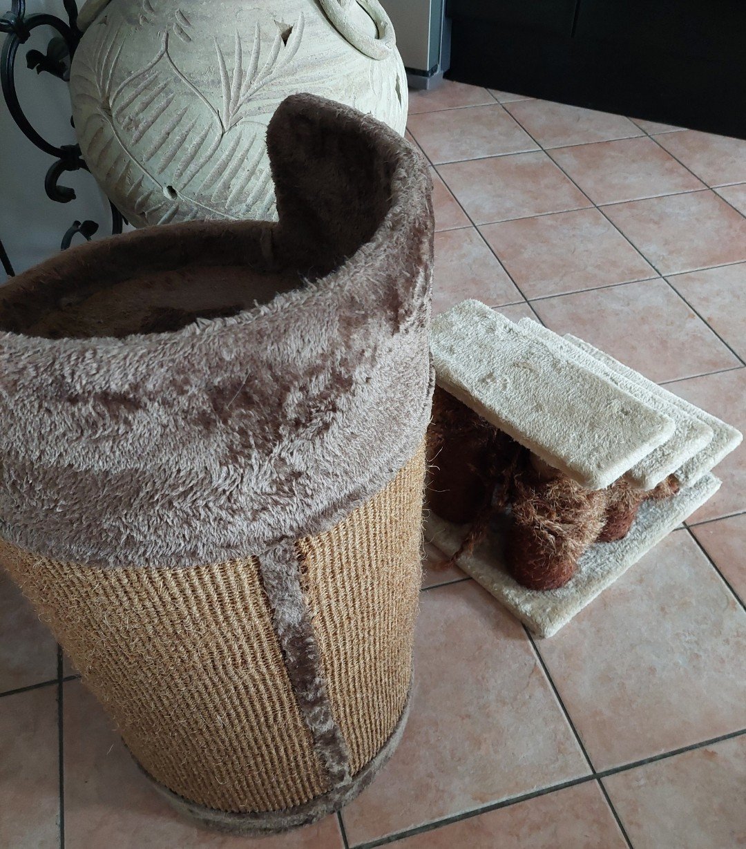 Kattenkrabton camelkleur &kattenkrabtrapje beige