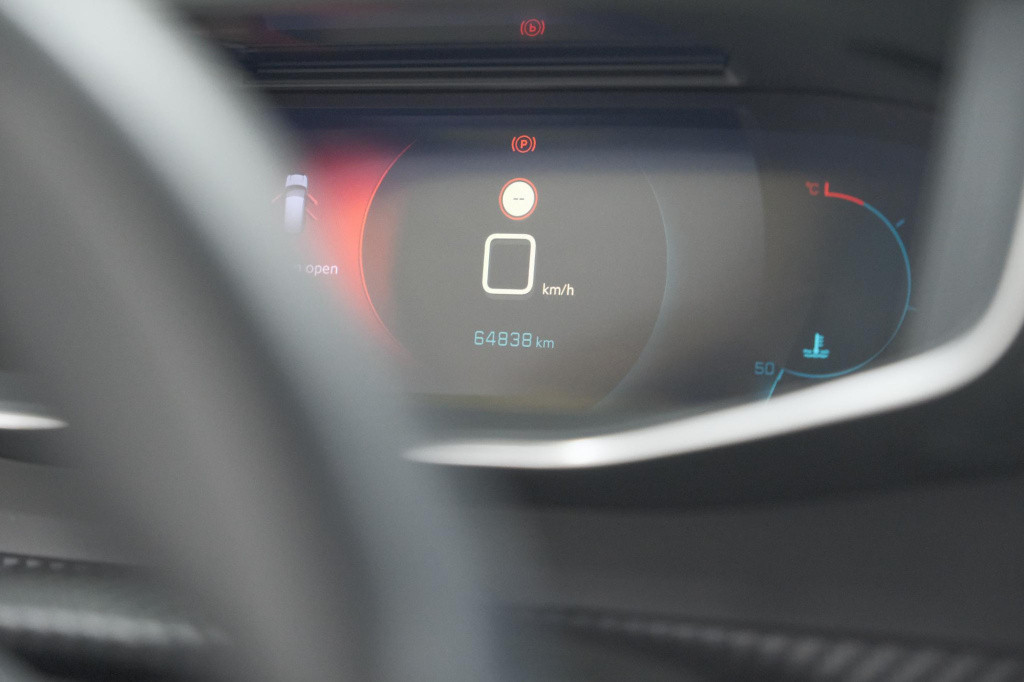 Peugeot 208 puretech 100 allure | camera | navigatie | apple carplay | park