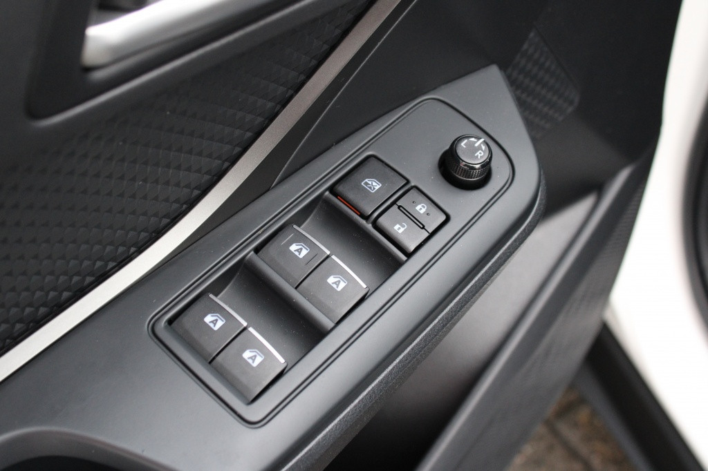 Toyota C-hr 1.8 hybrid active