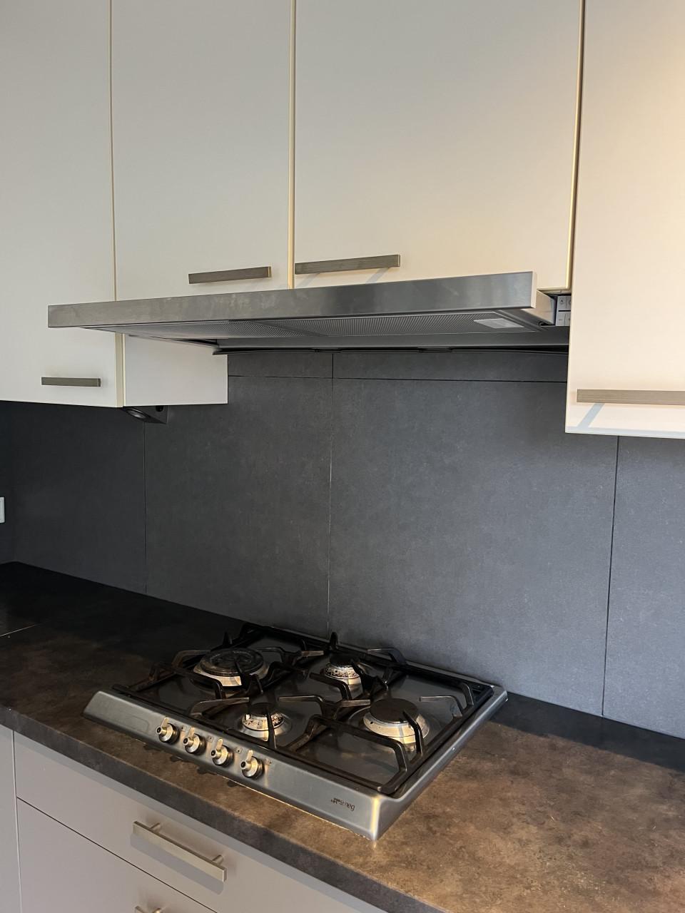 Te koop: Moderne hoekkeuken - Grijs/Wit