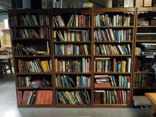 Opruiming van boeken 3 boekenkasten vol 10 euro . 1 los boek 25 cent