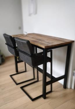 Bartafel met 2 stoelen