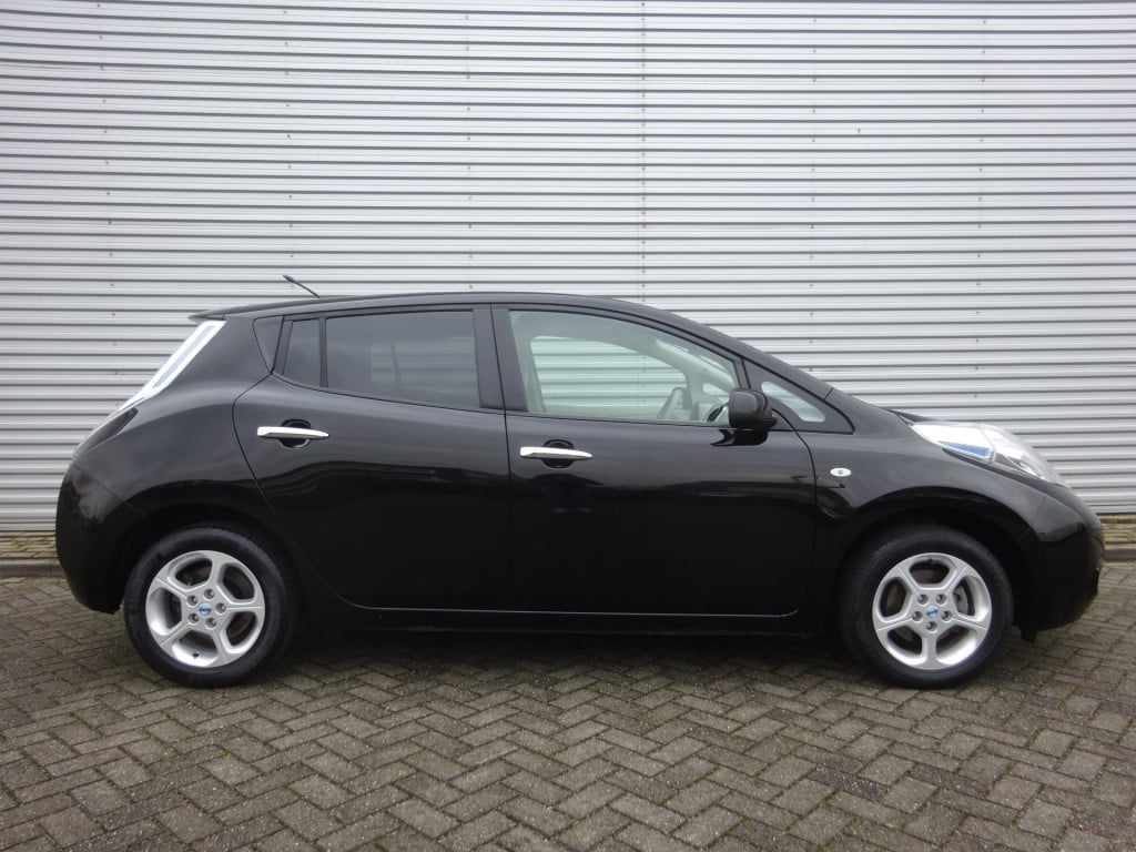 Nissan Leaf base 24 kwh climate / cruise / navi / camera / nap