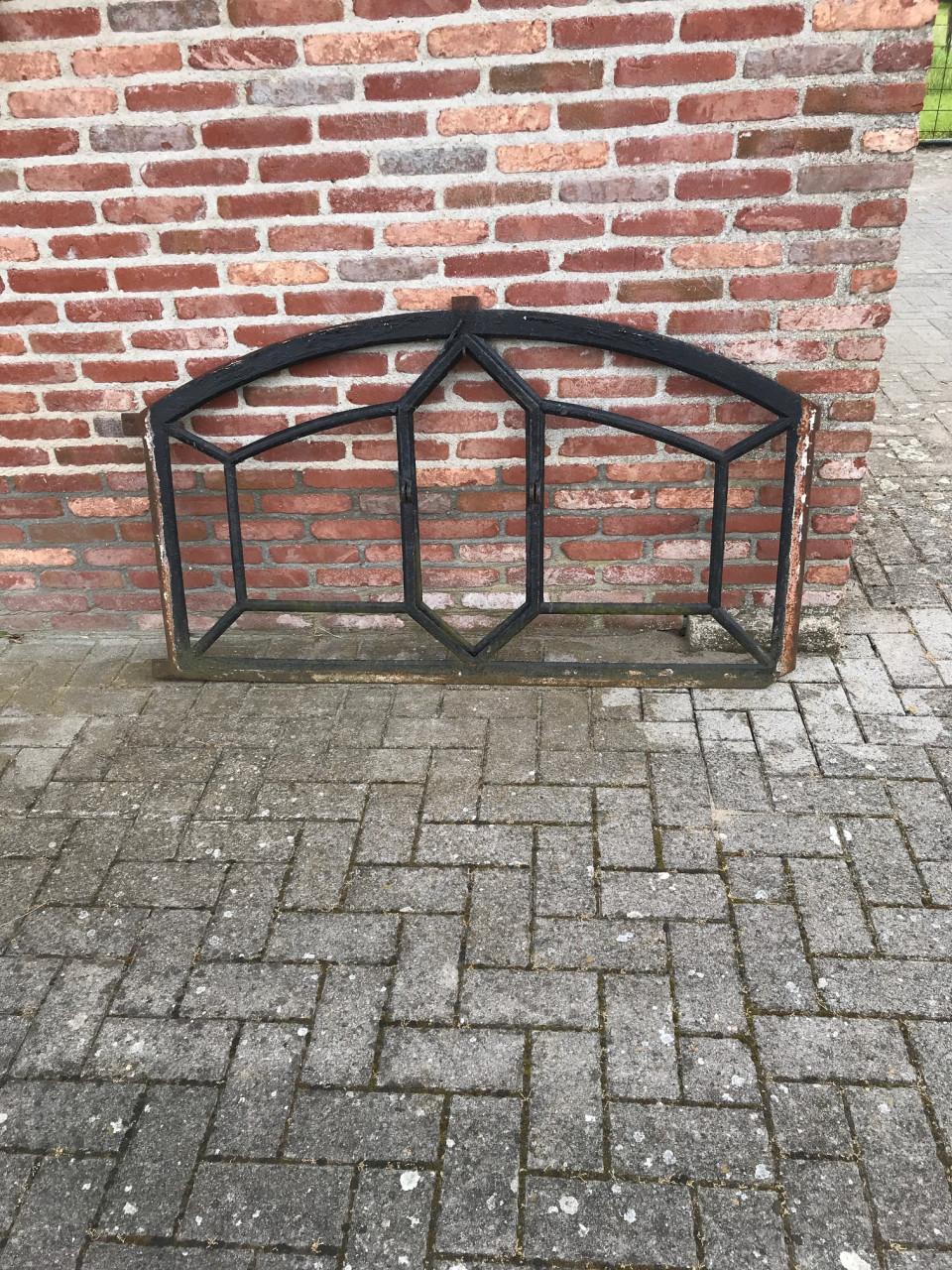 Gietijzeren raam