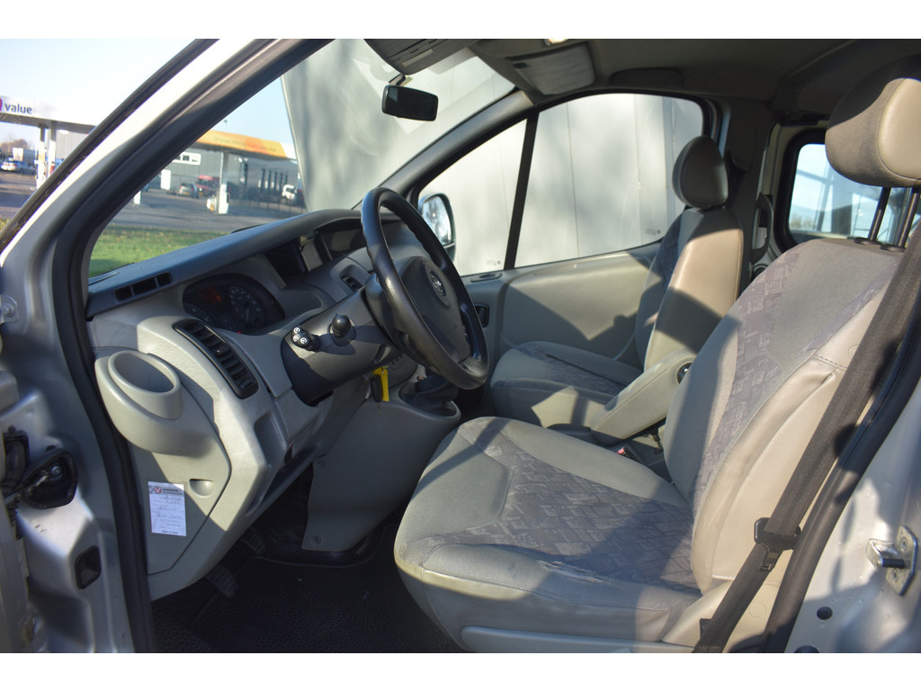 Opel Vivaro 2.5cdti | rolstoelbus | 9 persoons