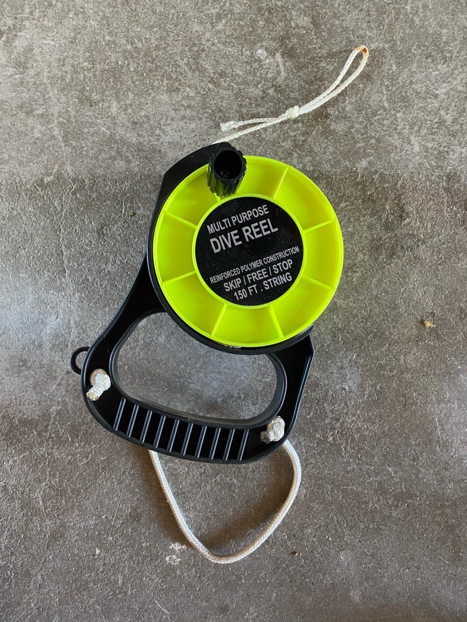 Diverse duikspullen te koop flessen, zuurstofset, pakken, lood)